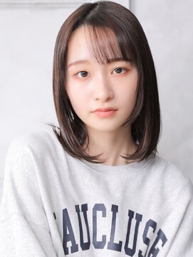 クラッチ 博多(CLUTCH) 大人可愛い小顔美髪ツヤ髪ふんわりカール薄めバングA1