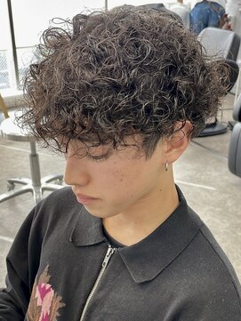 レタッチバイフィフス(RETOUCH by fifth) プードルパーマメンズマッシュハードスパイラルパーマウルフ韓国