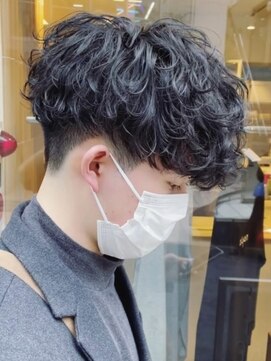 フィフスワン(fifth one) 波巻きスパイラルパーマツイストスパイラルパーマセンターパート