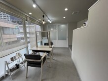 柔らかい雰囲気のコンパクトなhair booth〇