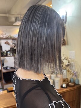 ウル(Ulu) #ホワイトグレージュバレイヤージュ