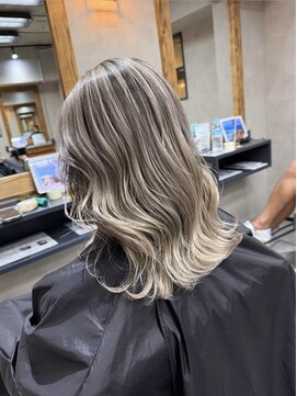 サニー 渋谷(SUNNY) バレイヤージュ、ハイライト、レイヤーロング、グレーベージュ