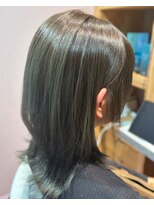ベルタバイメルク(belta by merc.)&nbsp;強めオリーブ×くびれレイヤーカットミディアムレイヤー1.11