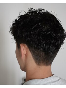 カット アトリエ ルームスリー(cut atelier room3) 清潔感のある刈り上げショート