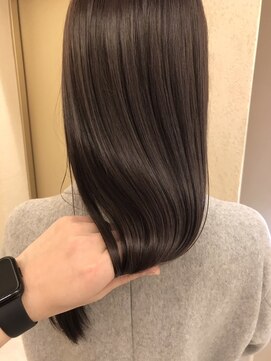 ブリス(VLISS) ミディアム レイヤーカット 顔周りレイヤー 透明感 20代30代40代