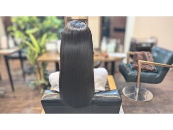 テソロ(tesoro)の写真/白髪が気になり始めた方◎頭皮にも髪にも優しいカラーで髪質から整えます【髪質改善/縮毛矯正】