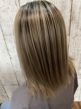ロイズ ヘアデザイン アンド スパ(LOES) デザインカラー×ミルクブラウン×ミルクティーベージュ
