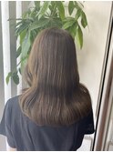 カーキベージュ