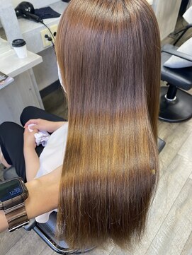 リジー(Litzy) ”TOKIOdeSINKA×縮毛矯正”