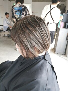 アディクト 綾瀬(ADDICT) 【ADDICT_YUKI】コントラスト切りっぱなしボブ