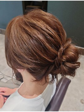 ビスポーク(BESPOKE) 20代30代40代◎結婚式アッシュカラーこなれ大人まとめ髪シニヨン