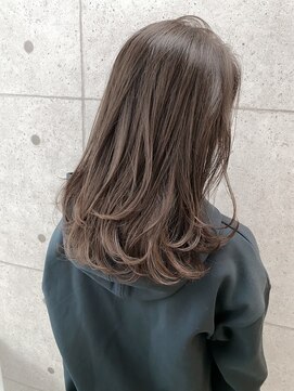 フルールバイアヴァンスクロス(Flulu by avance. cross) レイヤーカット＋グレージュカラー