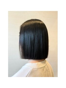 カルディアルッソ(CARDIA LUSSO) 暗髪×ストレート|切りっぱなしボブ☆20代/30代/40代