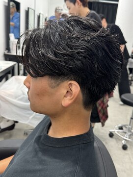 ピア ヤクイン(Pia Yakuin) 躍動感ある色気フェザーパーマ