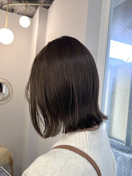 オリーブグレージュ