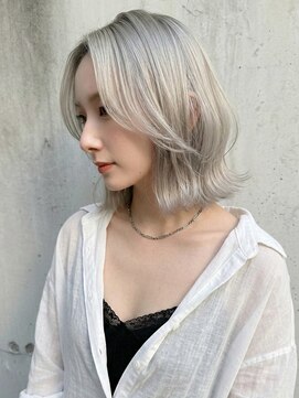 ティファ 自由が丘店(Tiffa) シルバーカラー×ダブルカラー。ブリーチで魅せる透明感と肌感