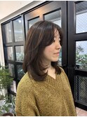 透明感ベージュのレイヤーミディアムスタイル