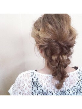 ヘアーデザイン ルシア(Hair Design Lucia) ゆるかわいい編みほぐしアレンジ
