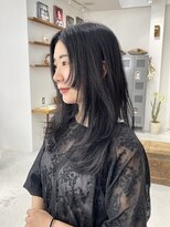 オーリーエトワ 御器所(oorry.etwa) こなれ感抜群のレイヤースタイル。ブラックグレー。