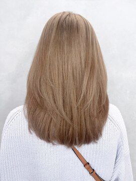 アイティーバイアルバム 松戸店(IT by ALBUM) レイヤーロング美髪エモージュグレーベージュ_ba488671