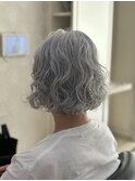 グレイヘアおしゃれパーマスタイル