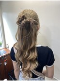 ダウンスタイル　結婚式お呼ばれ　ハーフアップアレンジ