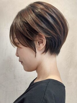 エリマ 武蔵小杉(elima) 武蔵小杉大人ショートボブ透明感白髪ぼかしカラー小顔ボブ30代