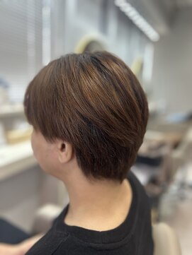 アオ 花咲町(a-o) 軽めに流すショートスタイル♪