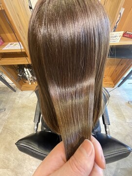 ダスティ 豊科駅前店(Dasty) 艶まとまりベージュ×髪質改善