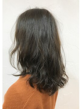 ウィロー(WILLOW) 【WILLOW】コテ巻きっぽく巻いたパーマスタイル(井下貴史）