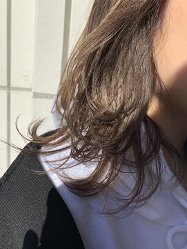 ディスオモテサンドウ 表参道(This OMOTESANDO) ハイライトで変わる新しいヘアースタイル!