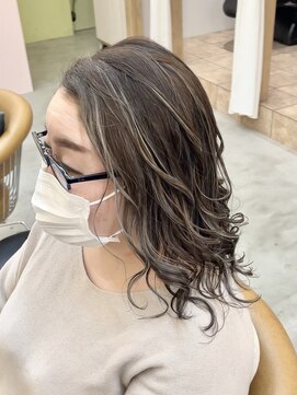 ロンドアジュール 横浜(Lond azur) 白髪ぼかしハイライト×ミディアムレイヤー