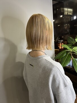 シア(sia) ハイトーン切りっぱなしボブ