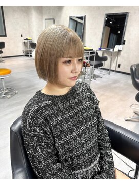 キッススワン(KISS SWAN) おしゃれ度☆☆☆☆☆パッツリミルクティーボブ