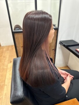 アパートメントヘアー インナーカラーピンクベージュロングデザインカラー