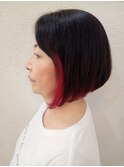 インナーカラーピンク前下がりボブ