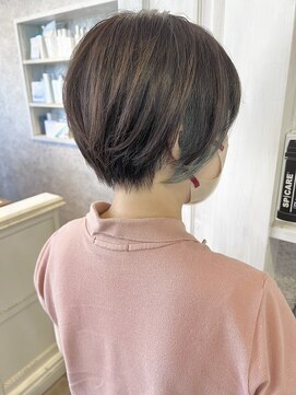 キャアリー(Caary) 福山市Caaryデザインカラーショートスタイルインナーブルー20代