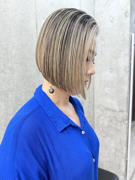 アルマフォー(Alma four) ハイライト前下がりボブ