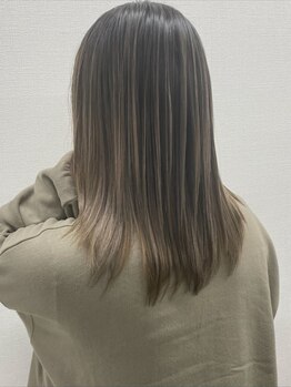 テディ(Teddy)の写真/透明感を引き出すケアブリーチでダメージを抑えて理想の色味を実現!柔らさと透明感溢れる垢抜けカラー♪