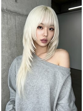 ハイライトクラゲヘアミニボブ成人式パーマミディアム裾カラー