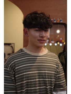 エディ(Edy) メンズマッシュ波巻きスパイラルパーマ外国人風眉毛カット岡山