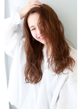 アイビー(Ivy) 低温デジタルパーマでエレガントなウェーブヘアー