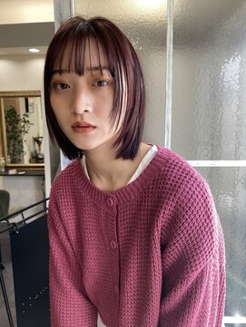 カルテ(QUARTE) ミディアムレイヤー × 深めロゼピンク