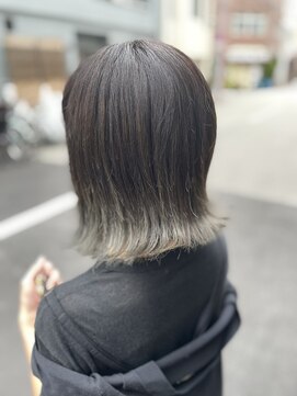 トレパルッキエーレ(tre parrucchiere) ［-tre-］バレイヤージュ×シルバー　20代/30代/40代