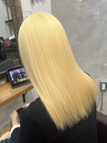 ロア 福岡天神本店(LORE)&nbsp;ダブルカラーミルクティーベージュカラーショートボブブリーチ