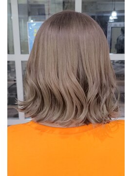 キリカ 中野(KIRIKA) ミルクティーベージュ/ケアブリーチ/透明感/中野駅/中野