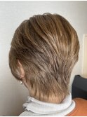 アクセサリー映えるショートスタイル