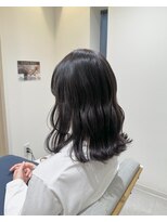 エムズキュラティフ(e'mZ Curatif) ラベンダーグレージュ×波巻きウエーブ