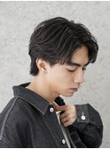 大人の抜け感を演出する、今トレンドのフェザーパーマ