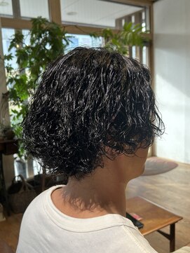 ボタニカ(Botanica) 波巻きツイストスパイラルパーマ/サーフカール/センターパート